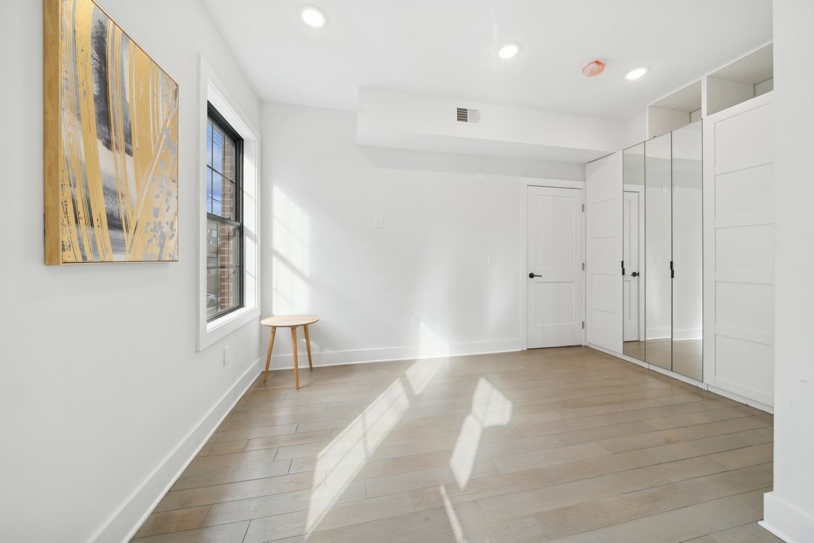 122-124 NEW YORK AVE Unit: 201