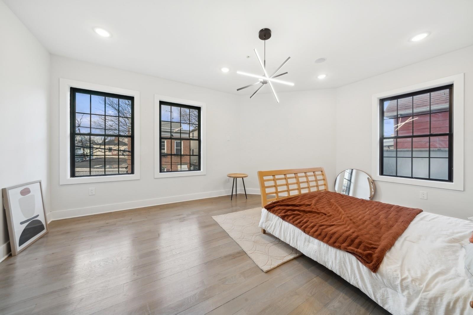 122-124 NEW YORK AVE Unit: 201