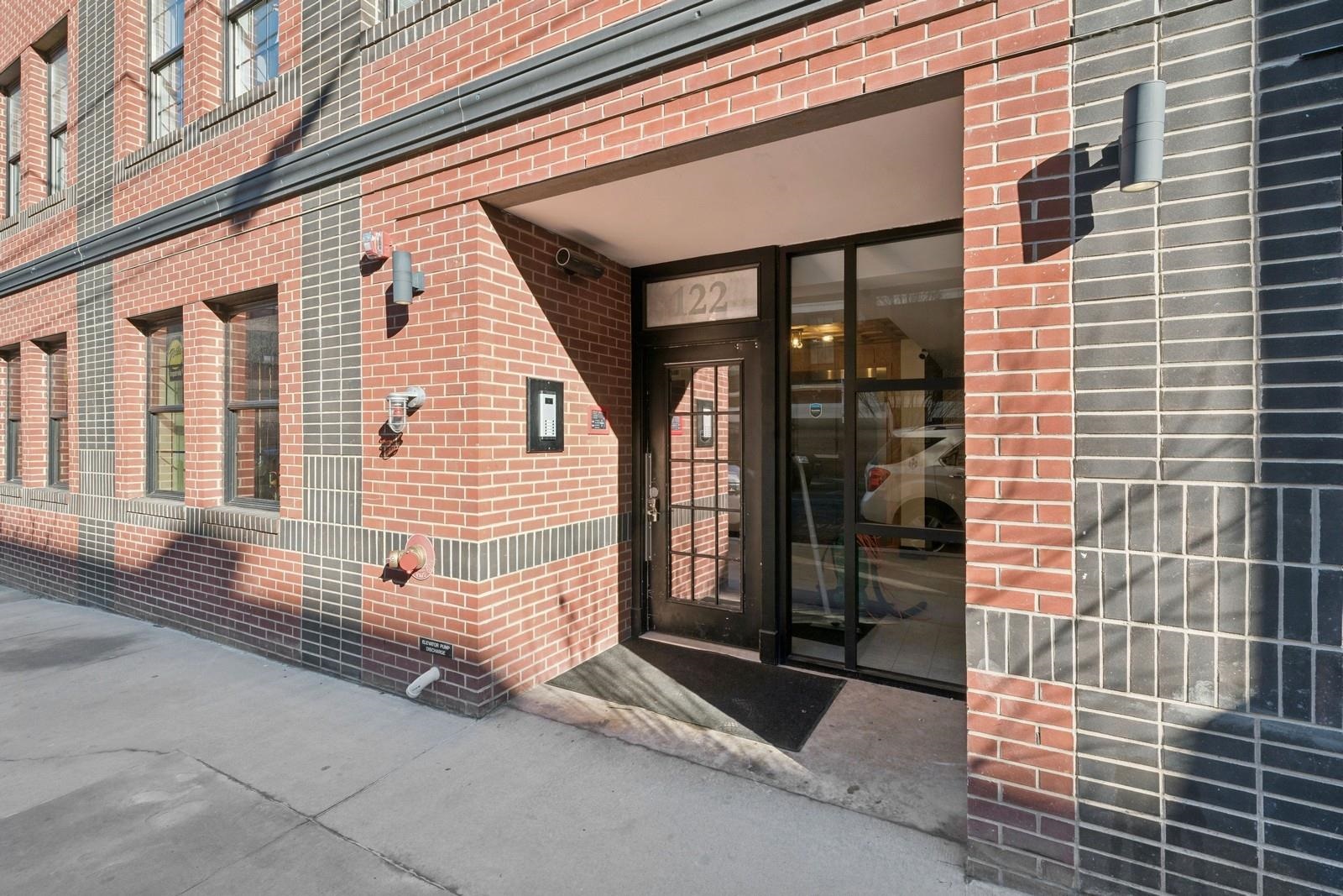 122-124 NEW YORK AVE Unit: 201