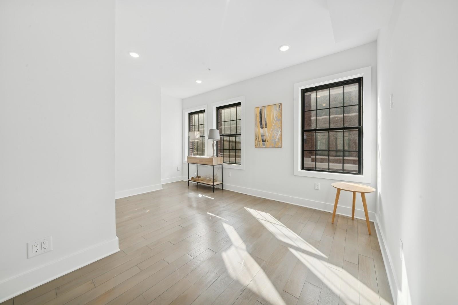 122-124 NEW YORK AVE Unit: 201