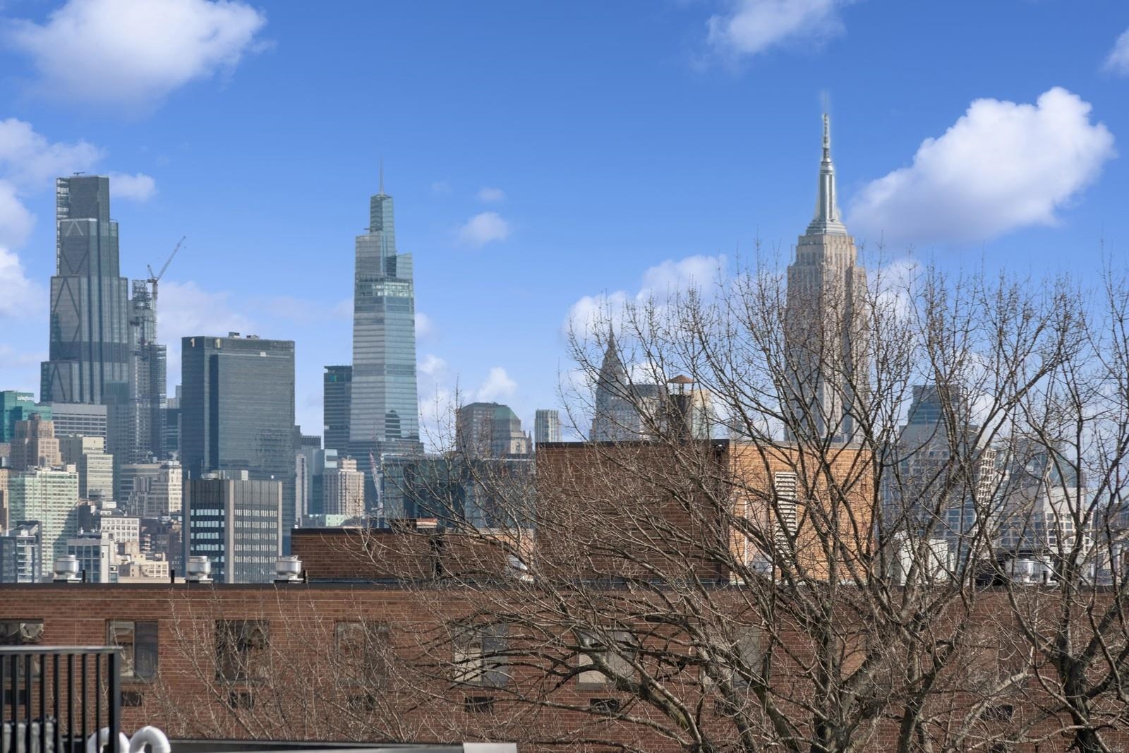 122-124 NEW YORK AVE Unit: 201