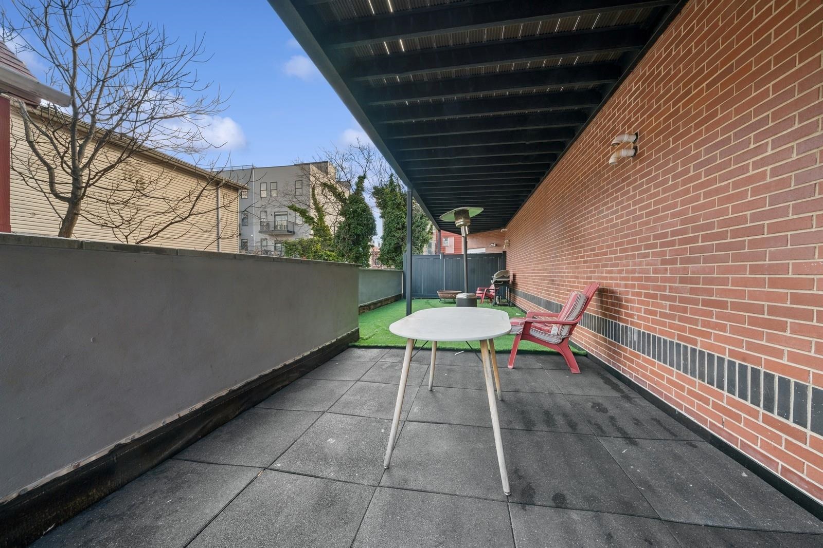 122-124 NEW YORK AVE Unit: 201