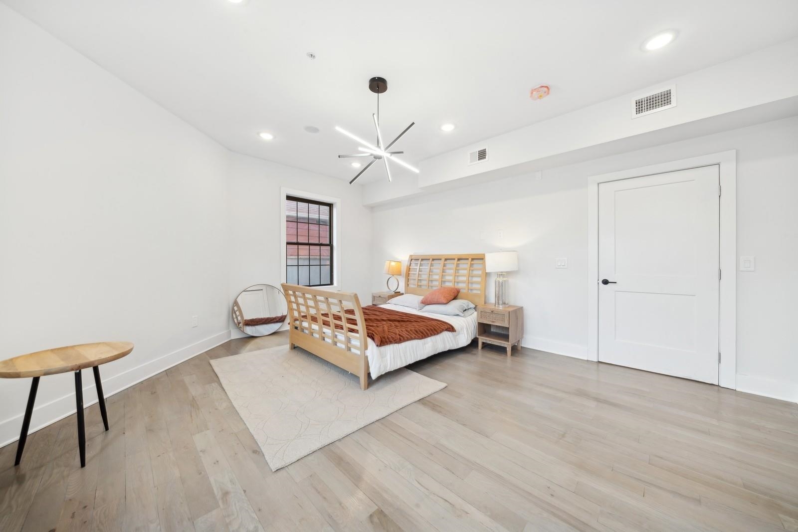 122-124 NEW YORK AVE Unit: 201