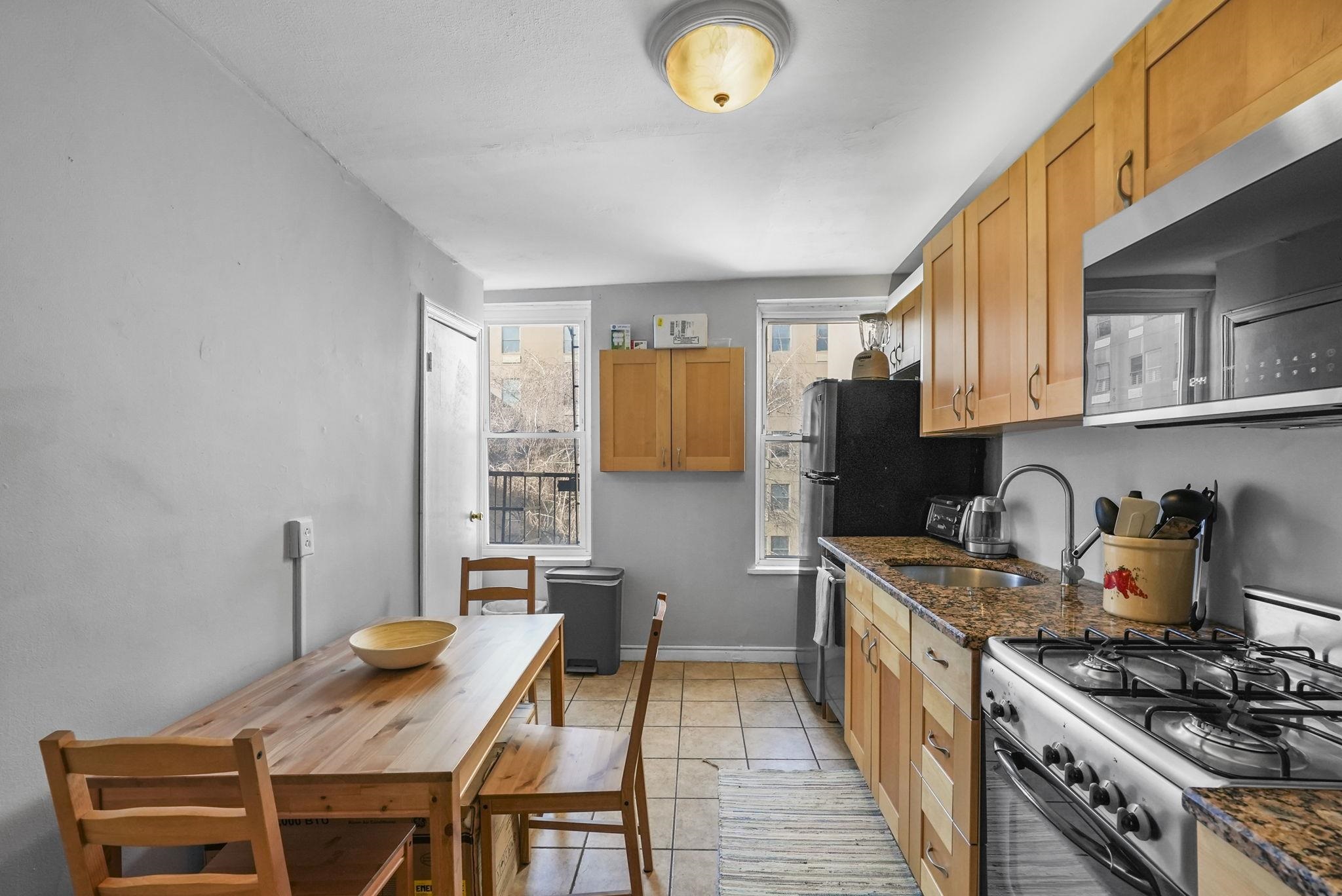 108 WILLOW AVE Unit: 4R