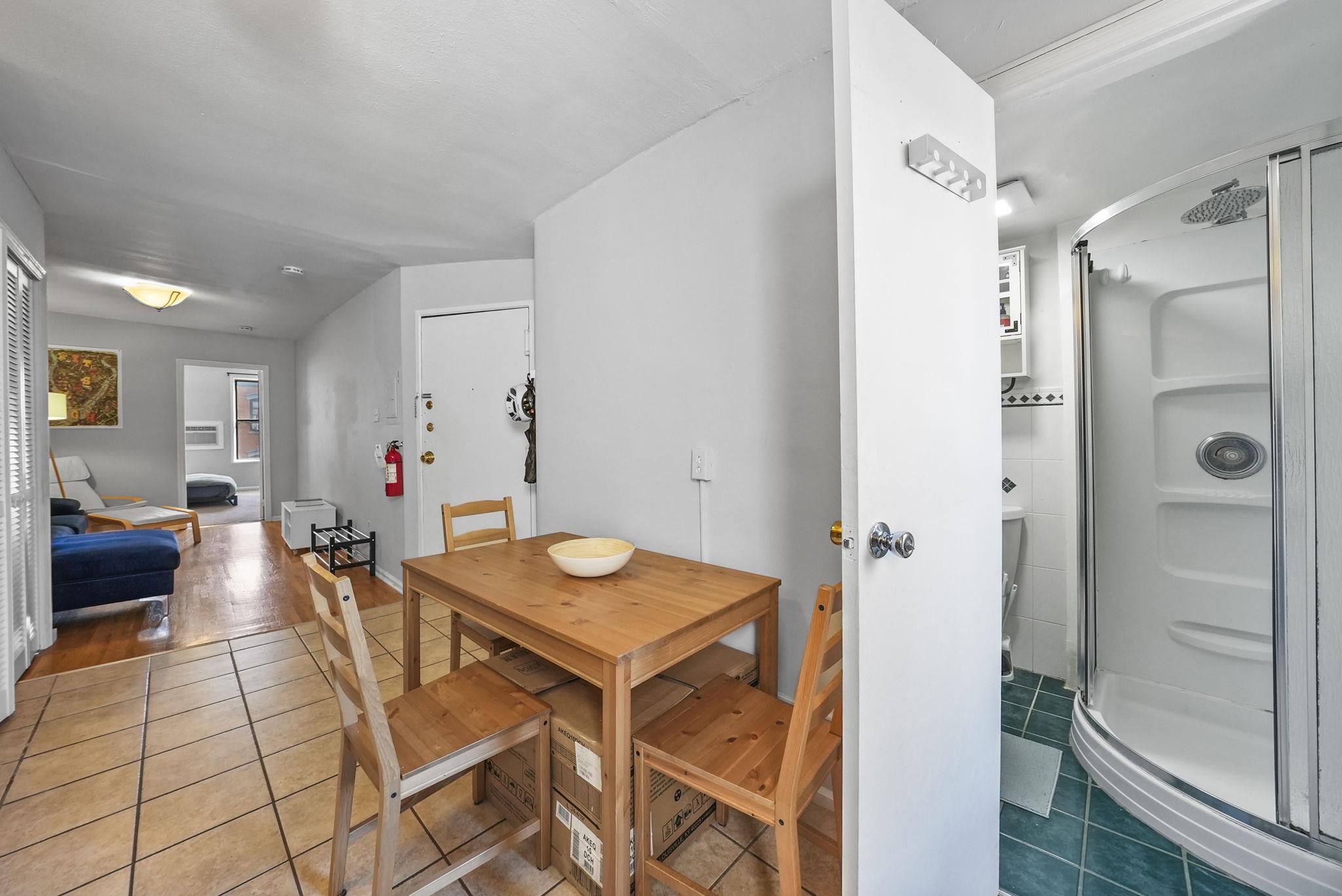 108 WILLOW AVE Unit: 4R