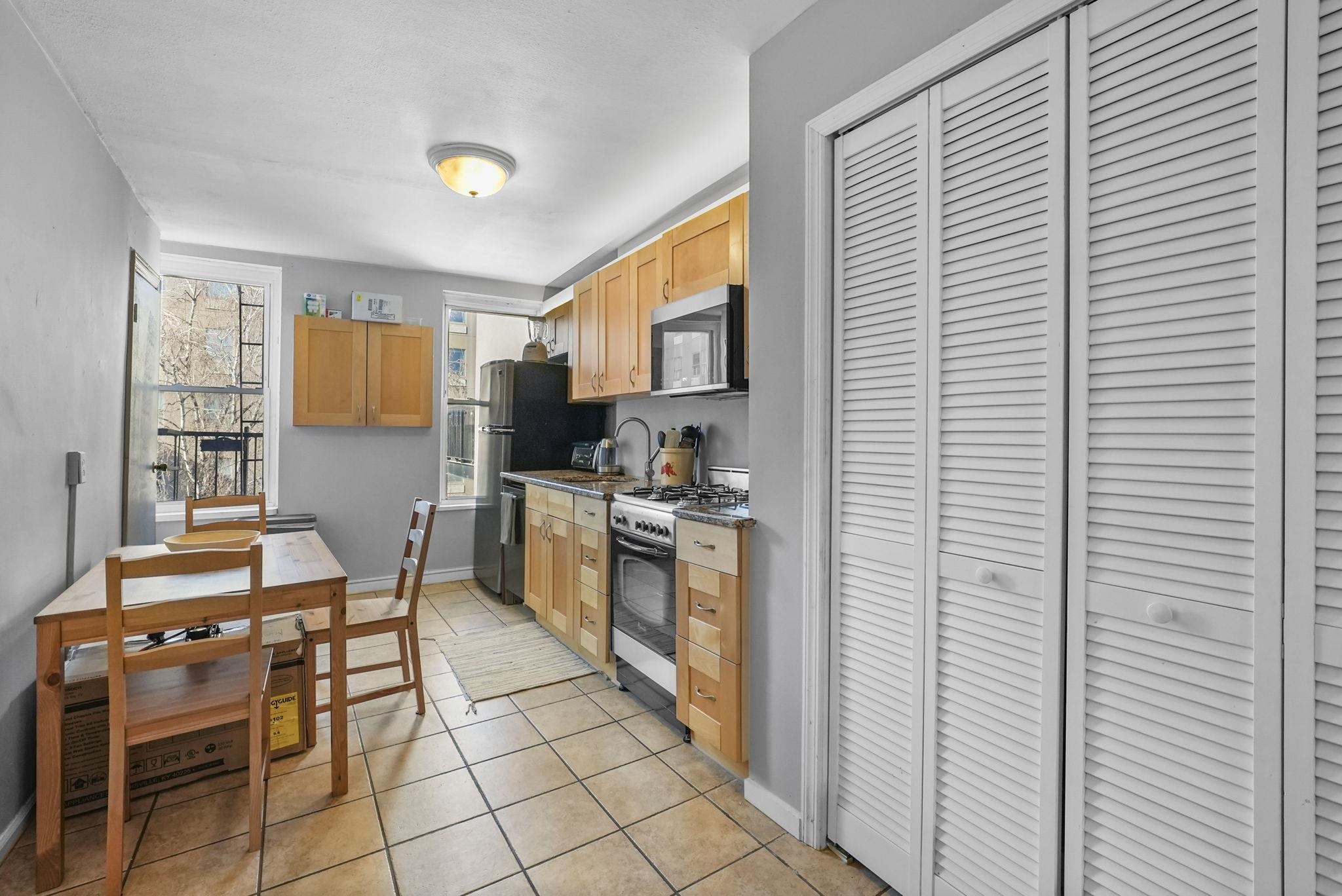 108 WILLOW AVE Unit: 4R