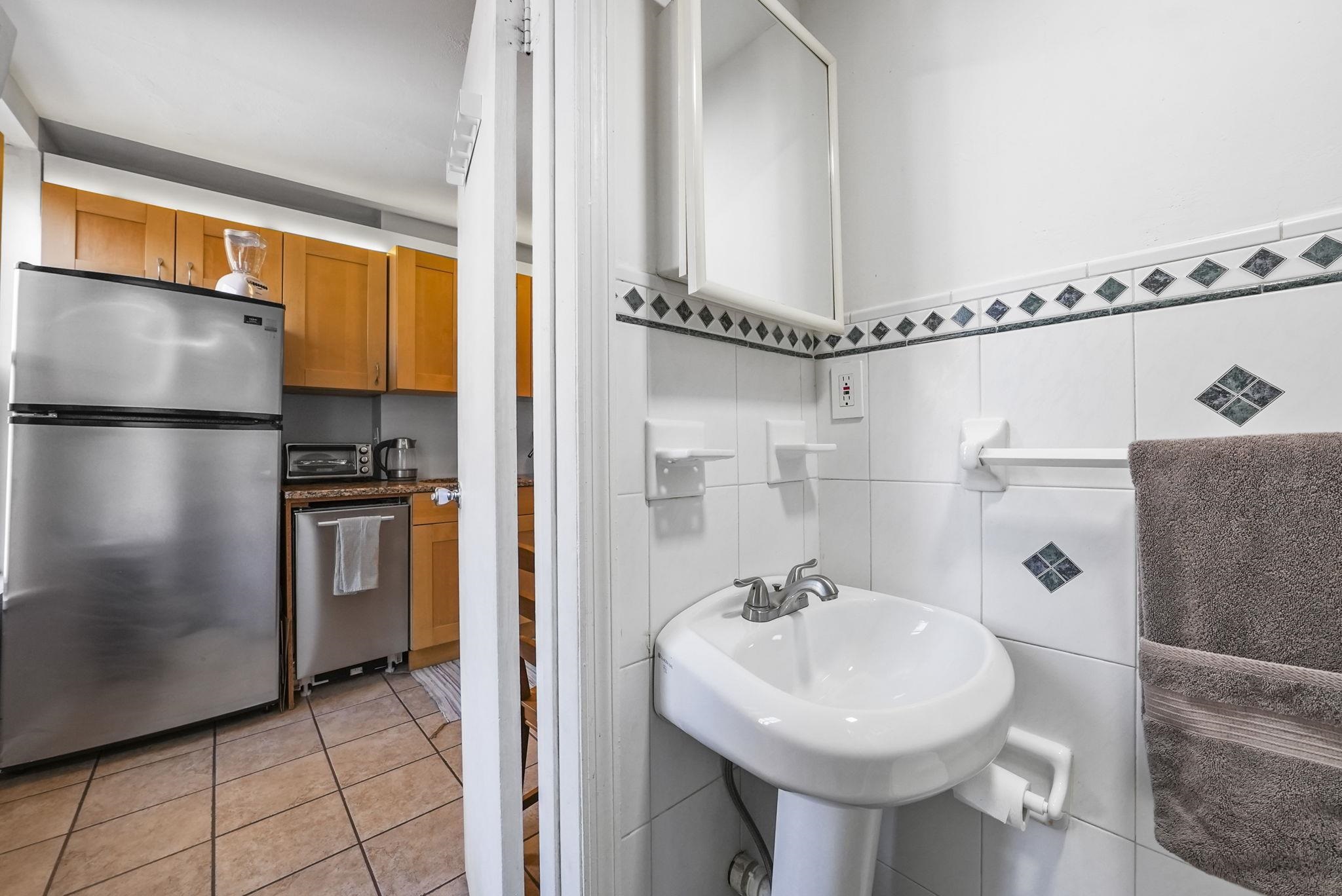 108 WILLOW AVE Unit: 4R