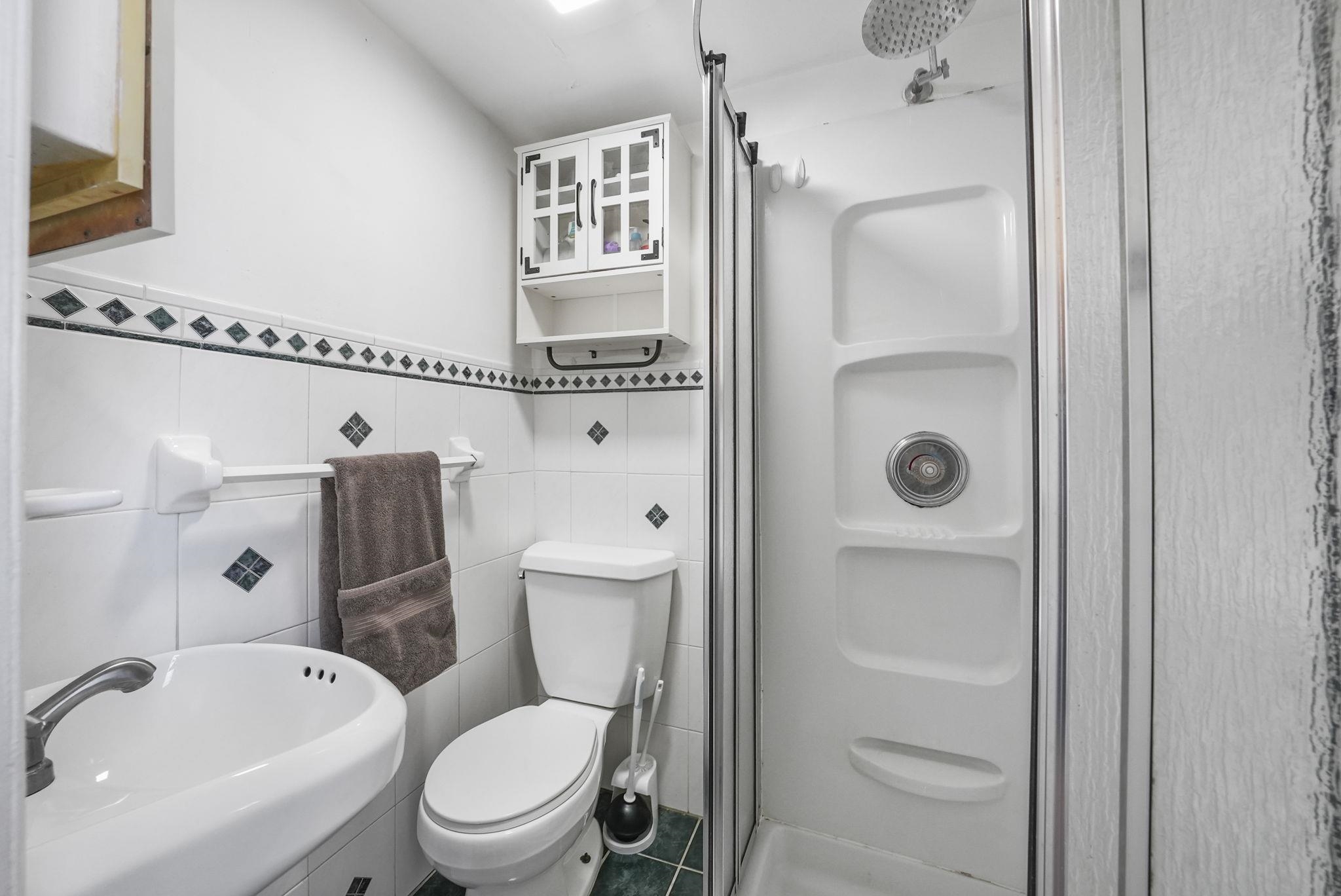 108 WILLOW AVE Unit: 4R