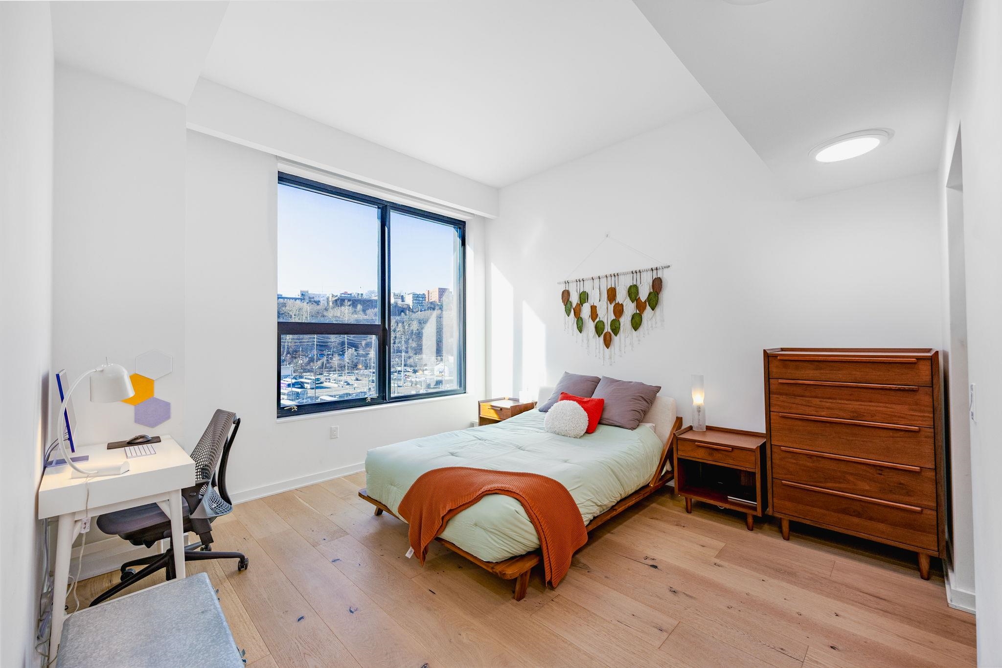 1410 GRAND ST Unit: 500