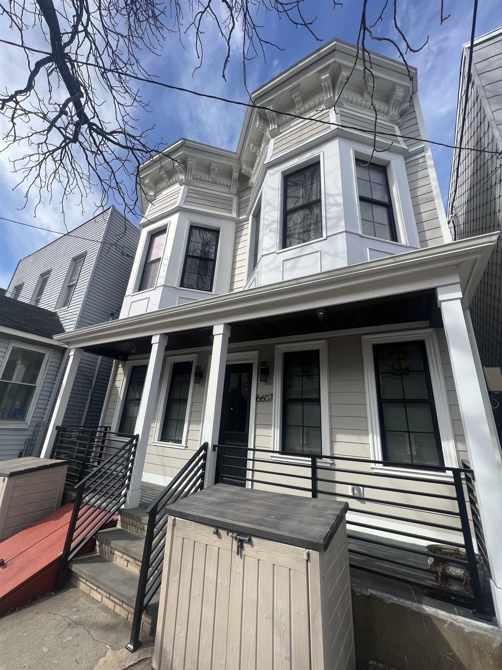 6607 LINCOLN PL Unit: 2L
