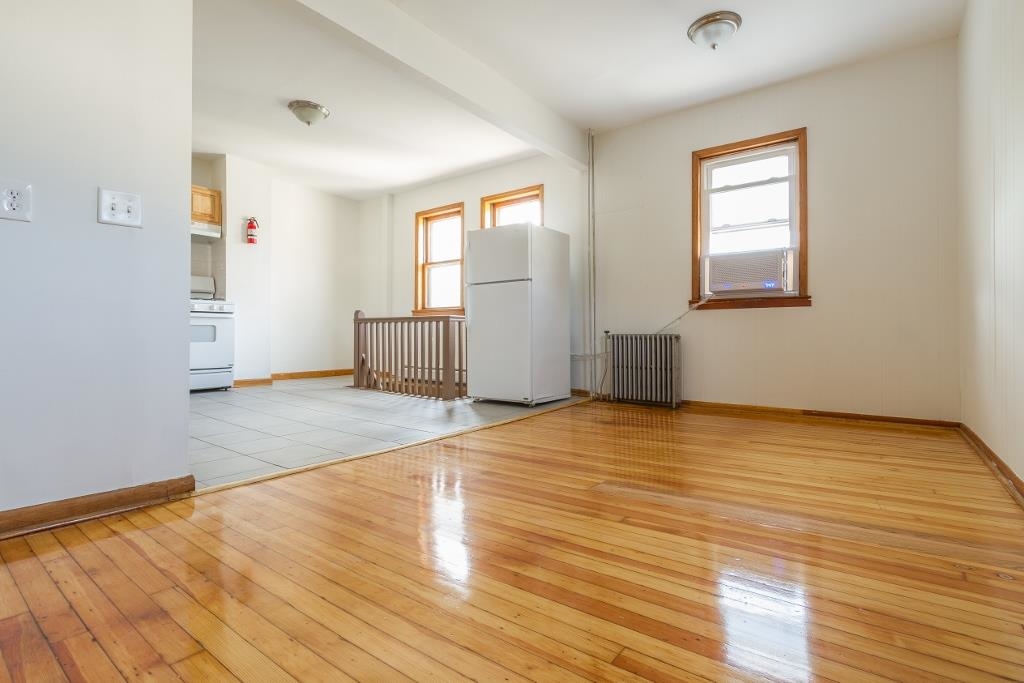 125 TERRACE AVE
