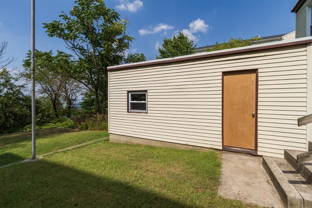 125 TERRACE AVE