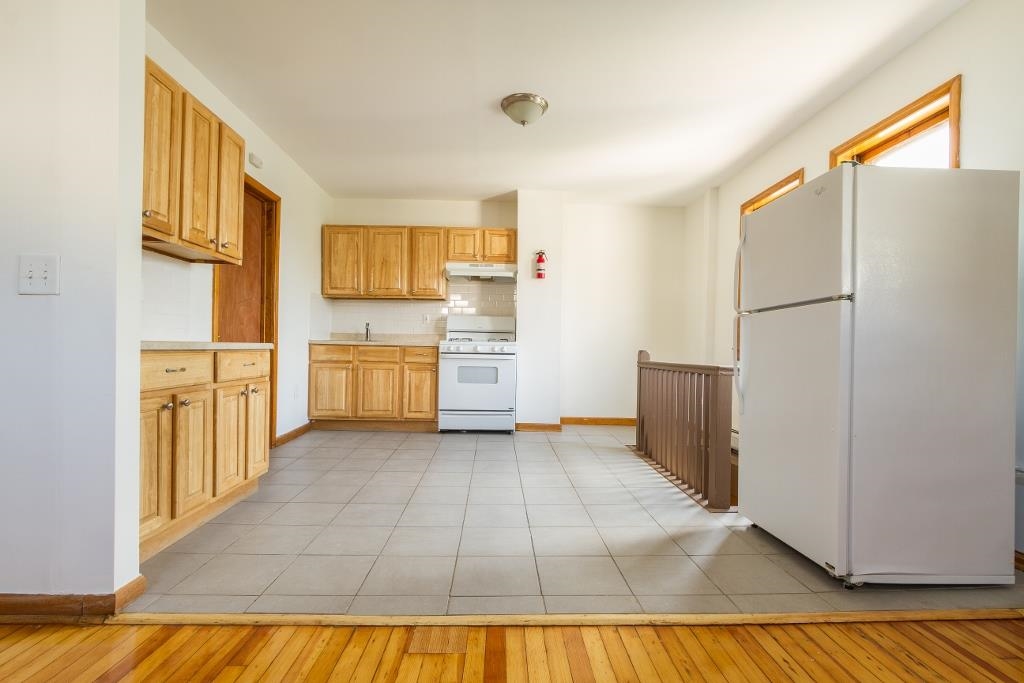 125 TERRACE AVE