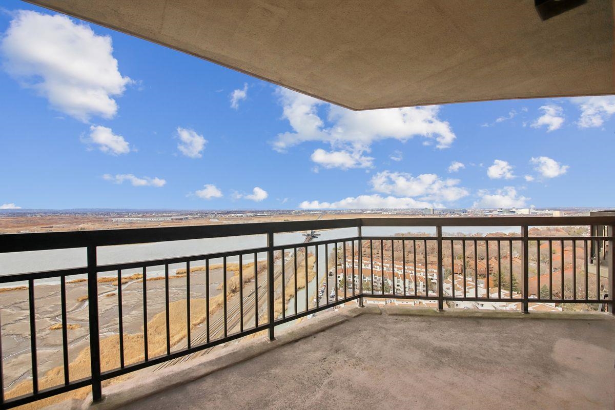 2138 HARMON COVE TOWER Unit: 2138