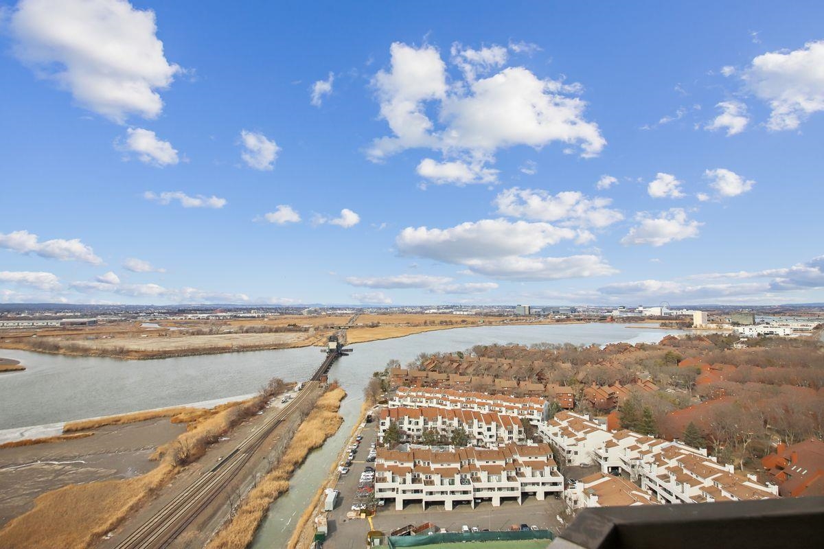 2138 HARMON COVE TOWER Unit: 2138