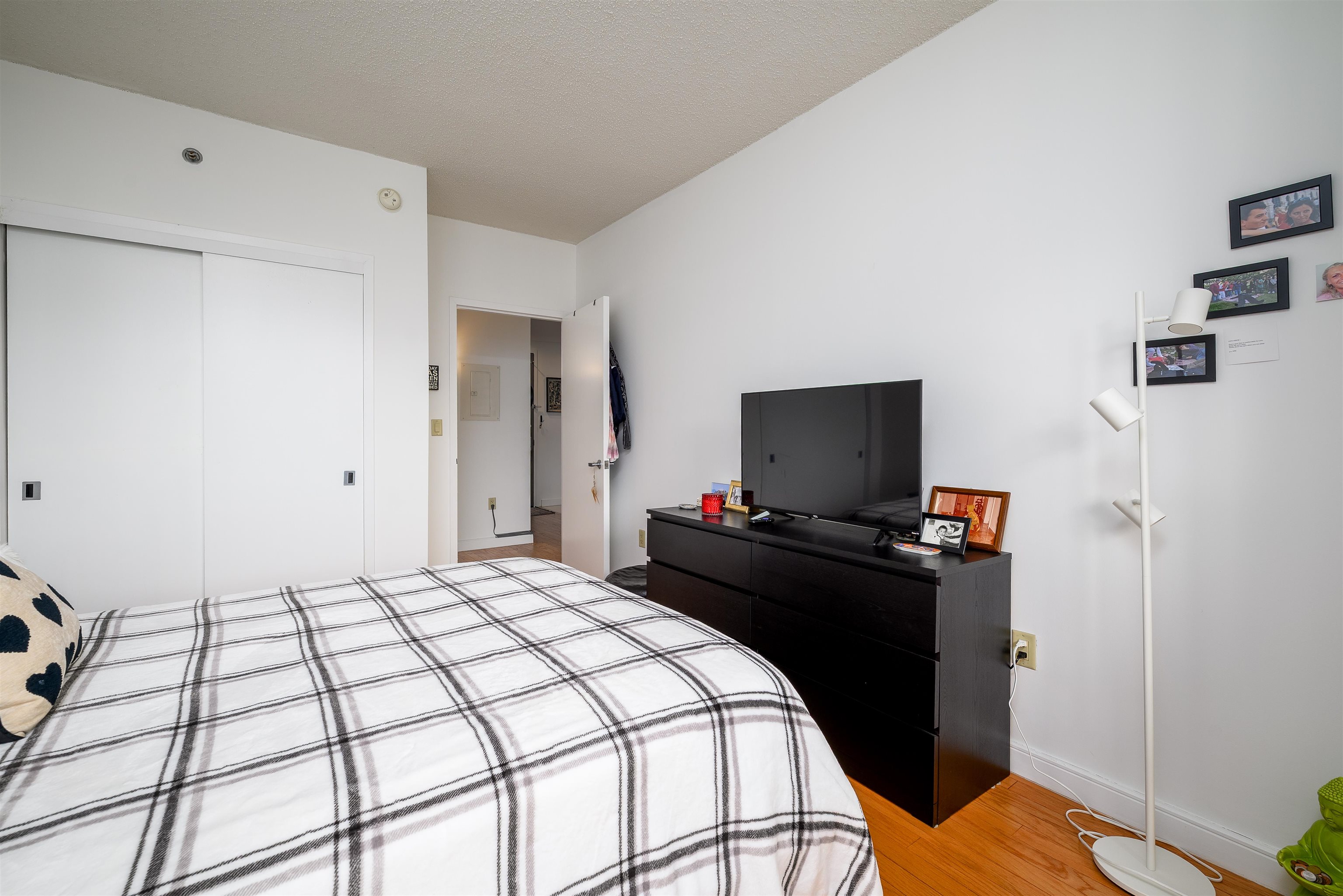 20 NEWPORT PARKWAY Unit: 2106