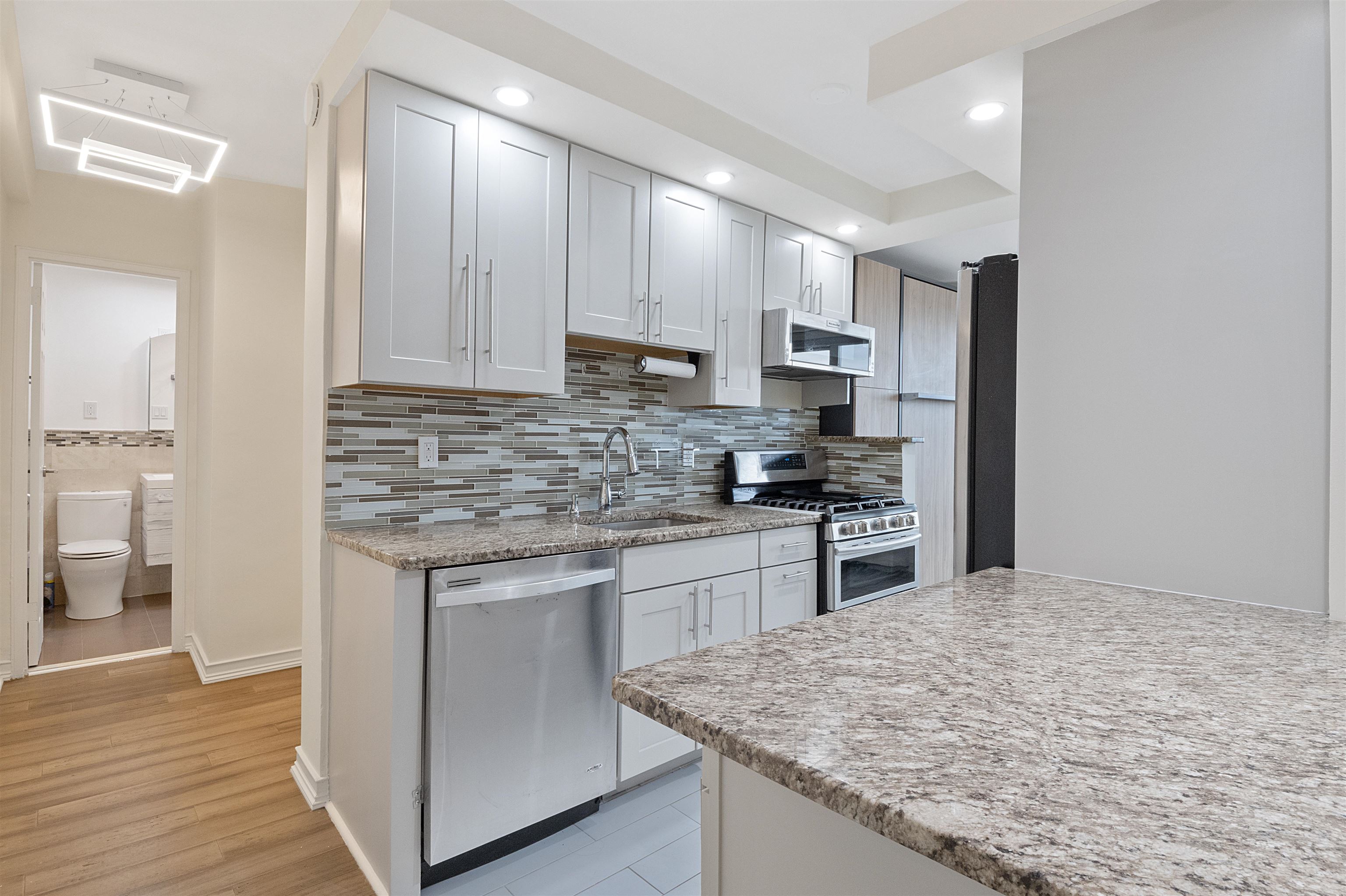 225 ST PAUL AVE Unit: 11A