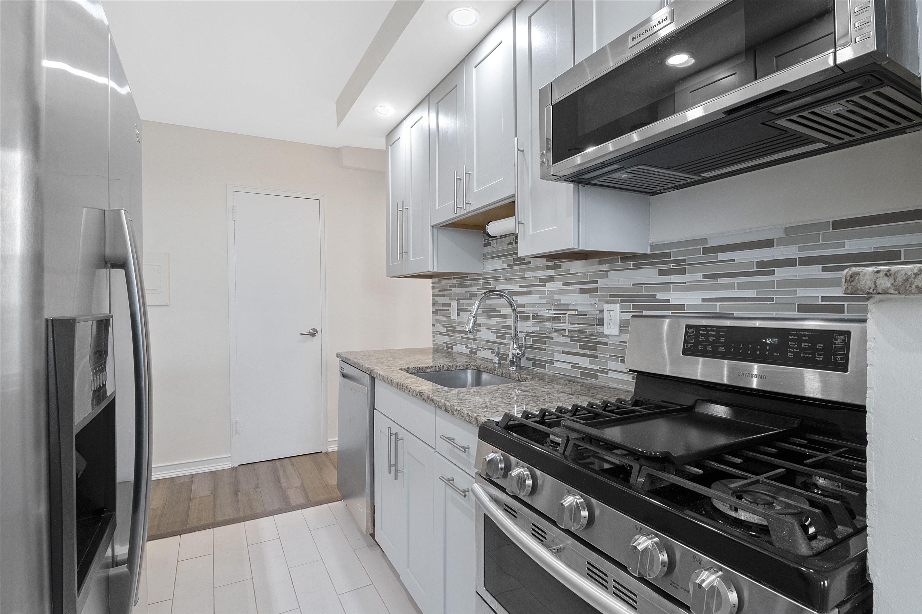 225 ST PAUL AVE Unit: 11A