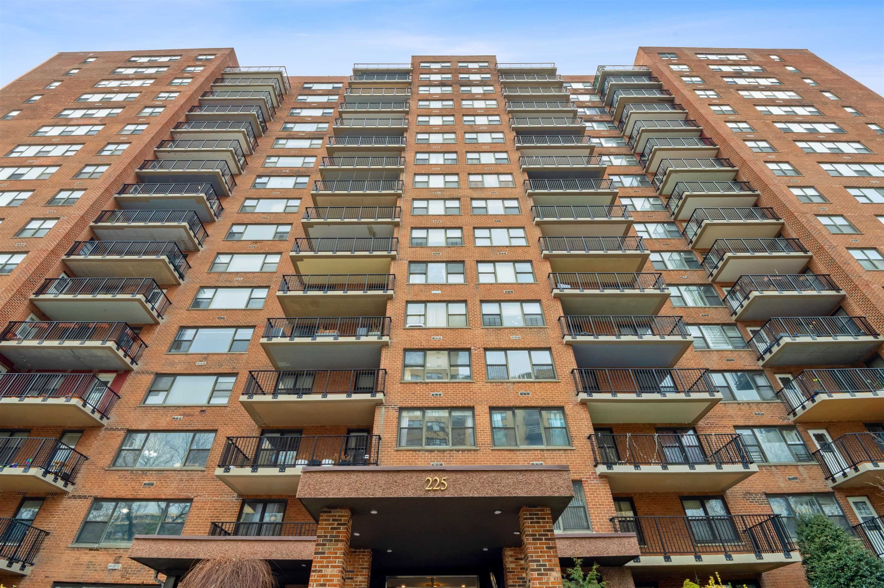 225 ST PAUL AVE Unit: 11A