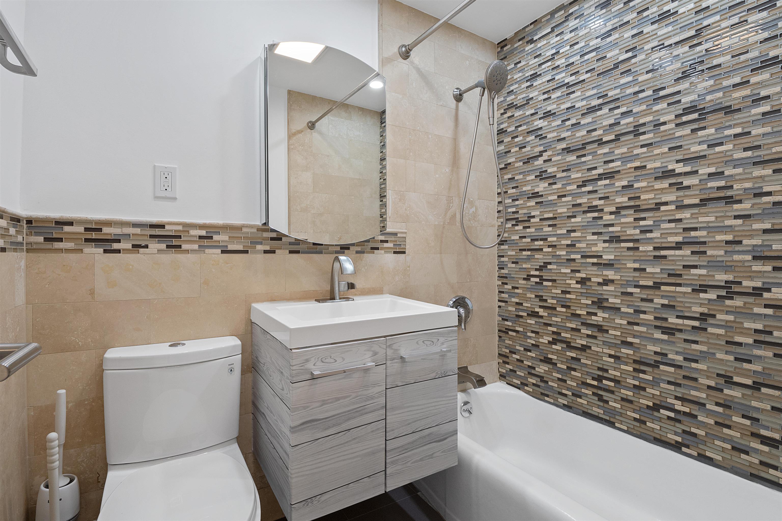 225 ST PAUL AVE Unit: 11A