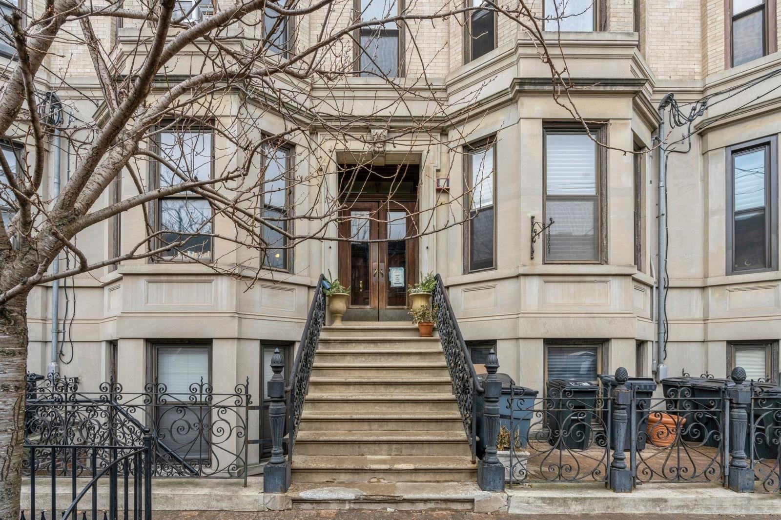 1110 PARK AVE Unit: 3L