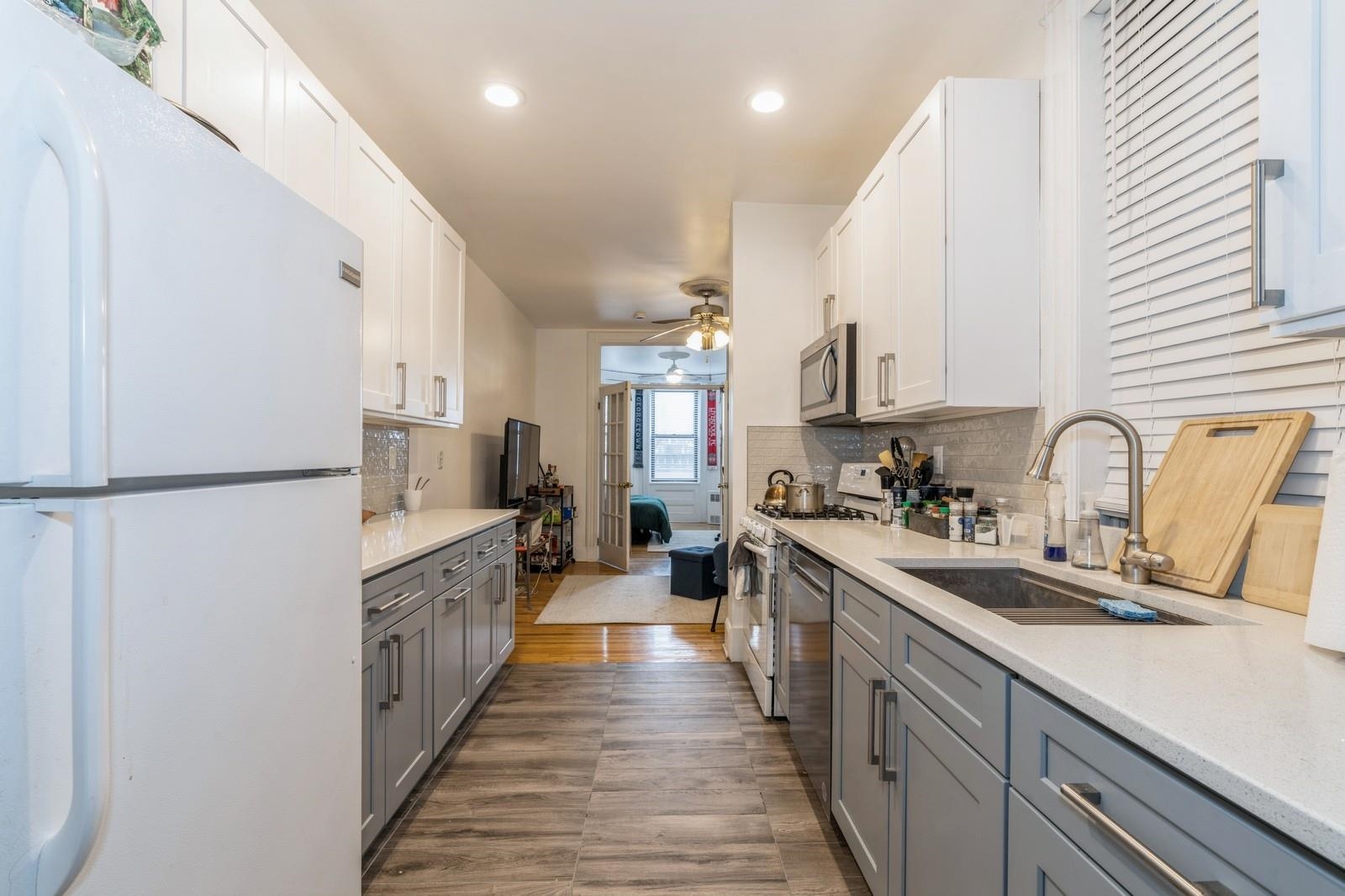 1110 PARK AVE Unit: 3L