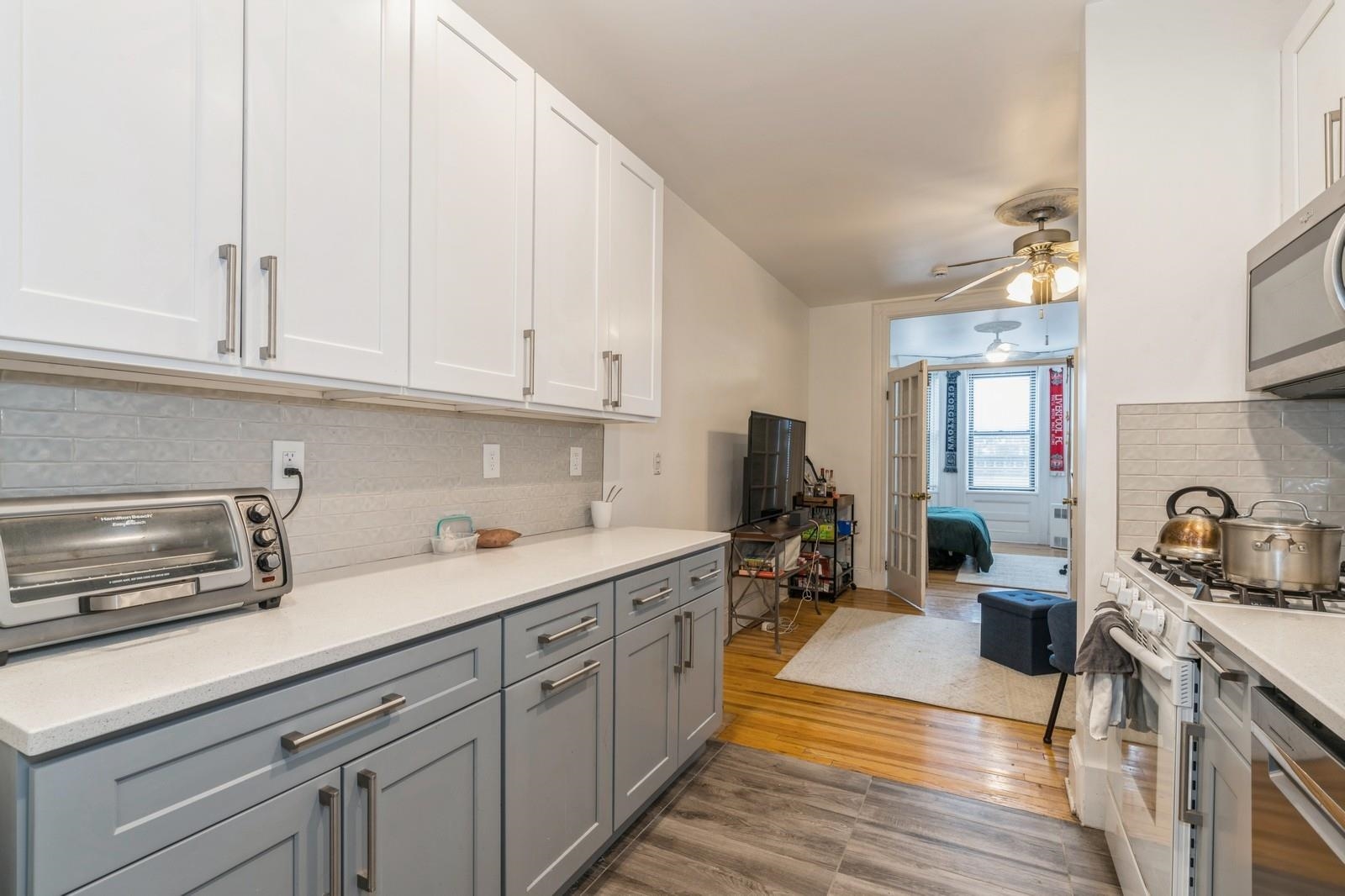 1110 PARK AVE Unit: 3L