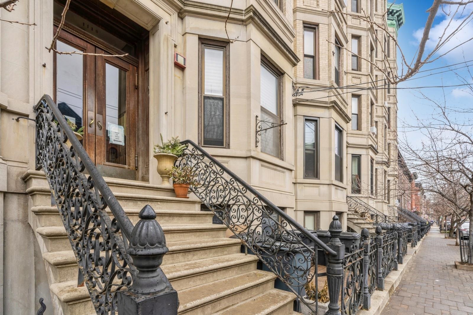 1110 PARK AVE Unit: 3L