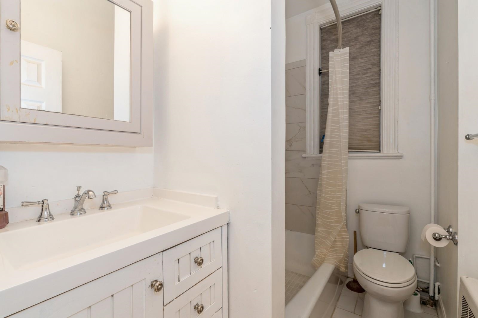 1110 PARK AVE Unit: 3L