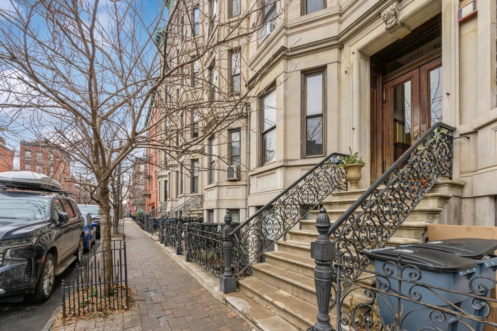1110 PARK AVE Unit: 3L