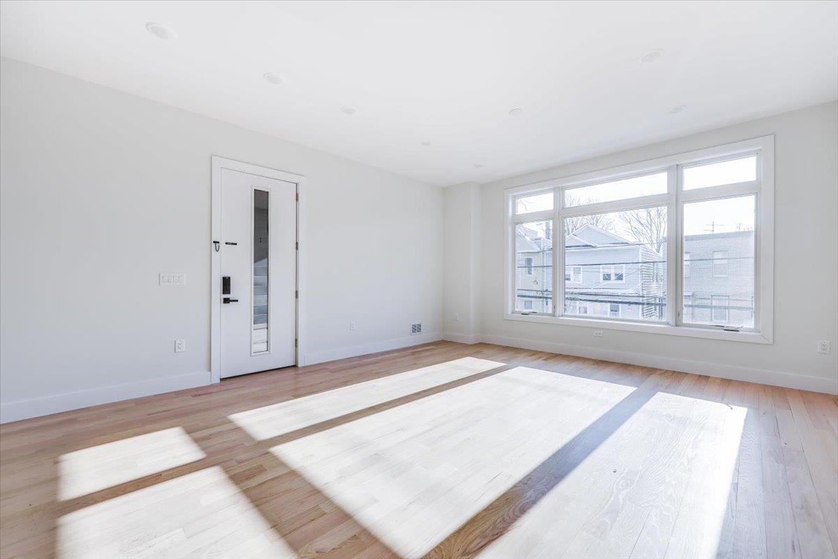 92 ZABRISKIE ST Unit: 1