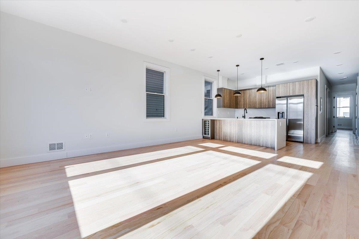 92 ZABRISKIE ST Unit: 1