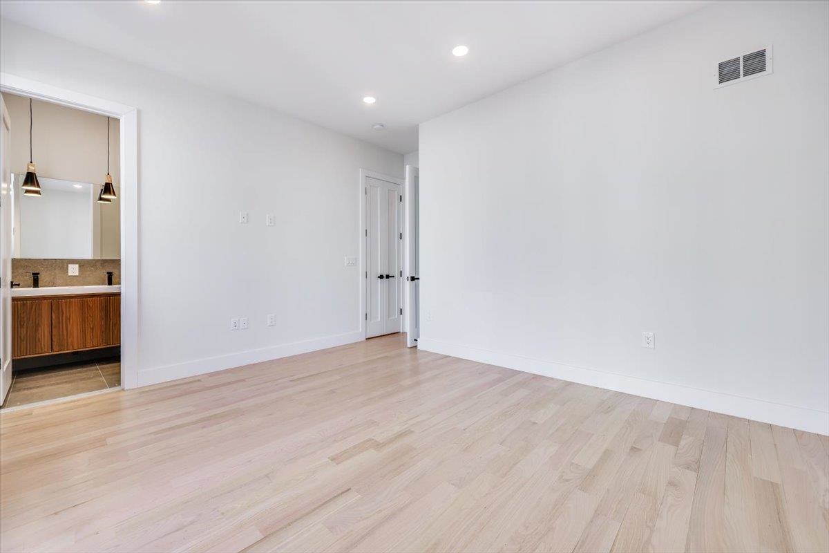 92 ZABRISKIE ST Unit: 1