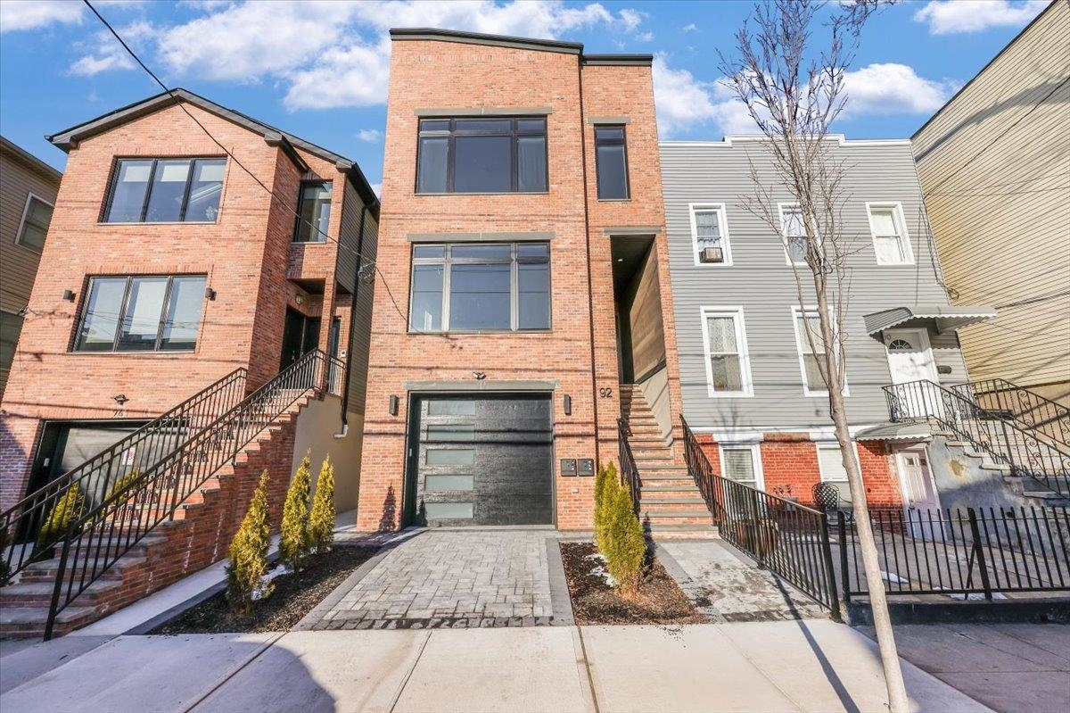 92 ZABRISKIE ST Unit: 1