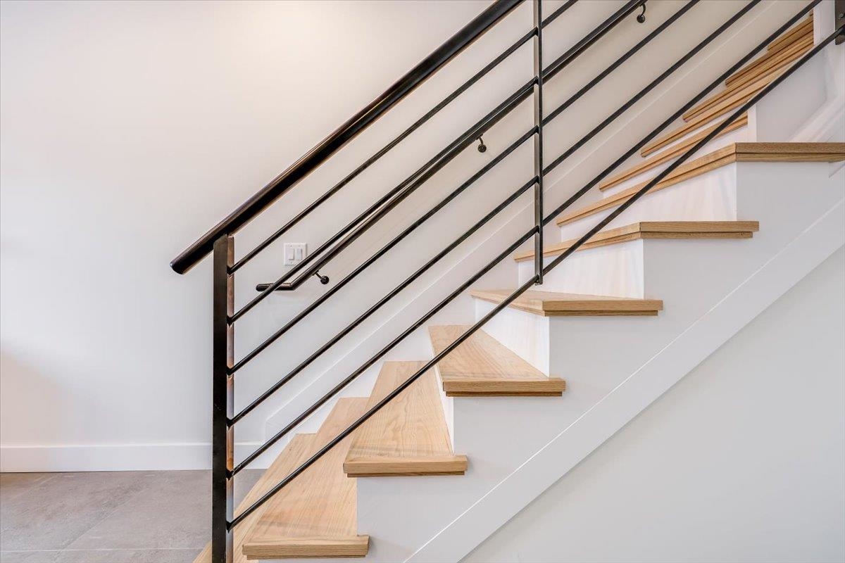 92 ZABRISKIE ST Unit: 1