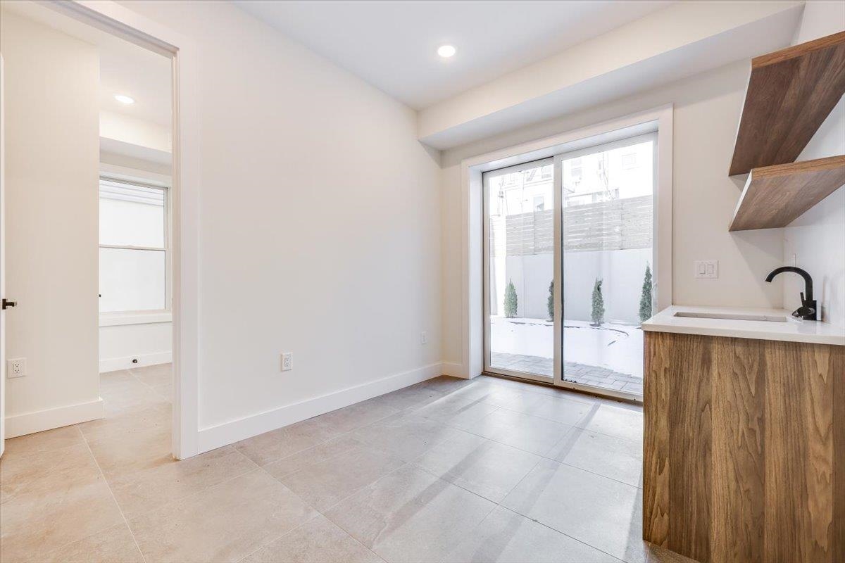 92 ZABRISKIE ST Unit: 1