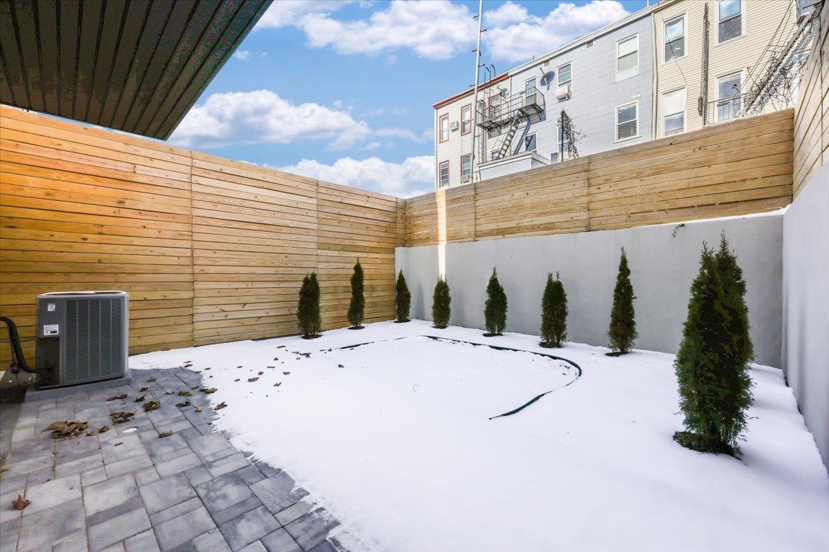 92 ZABRISKIE ST Unit: 1