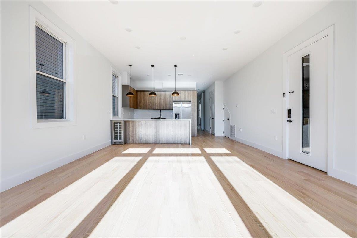 92 ZABRISKIE ST Unit: 1