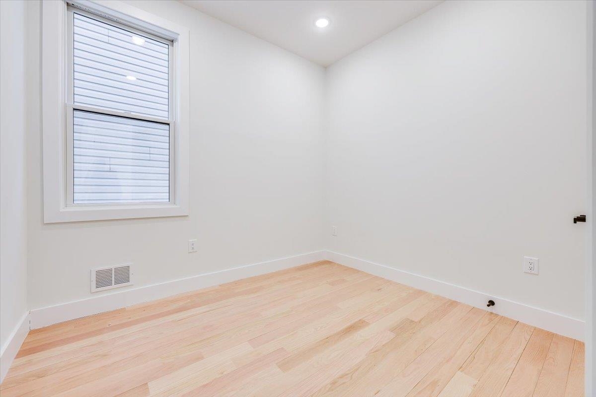 92 ZABRISKIE ST Unit: 1