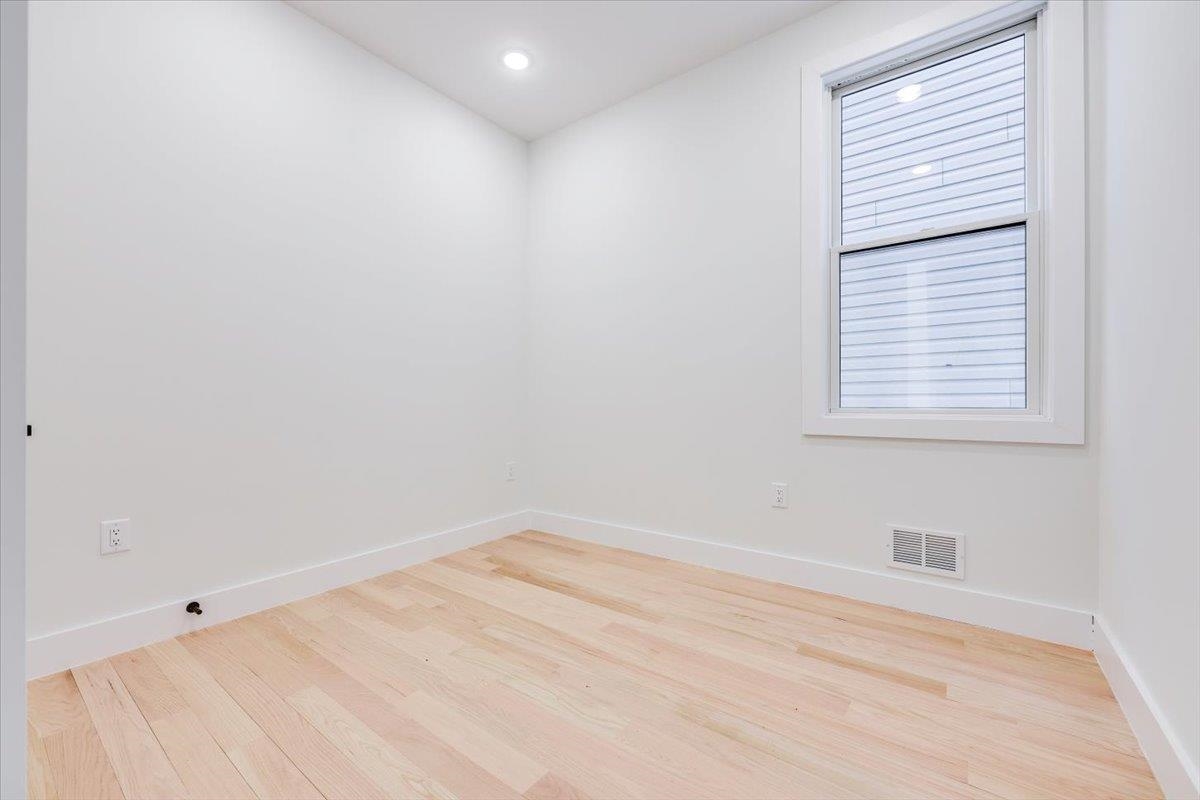 92 ZABRISKIE ST Unit: 1