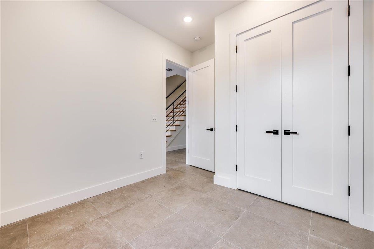 92 ZABRISKIE ST Unit: 1