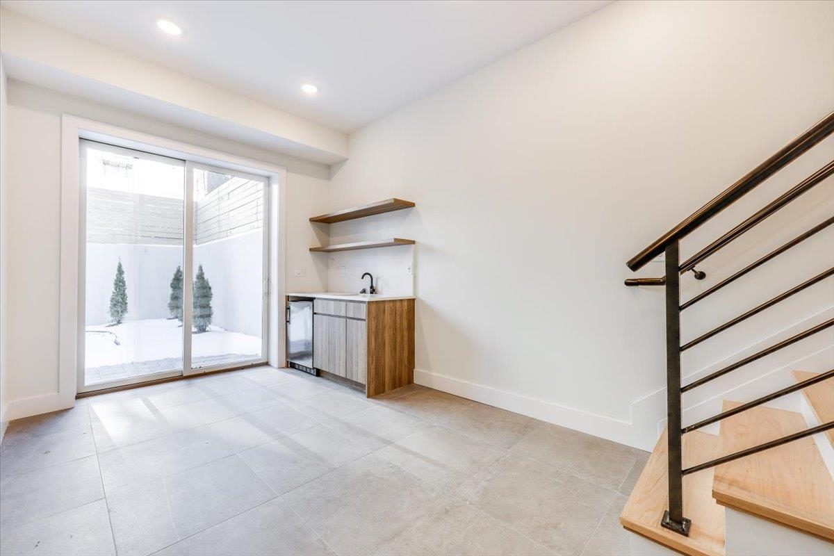 92 ZABRISKIE ST Unit: 1