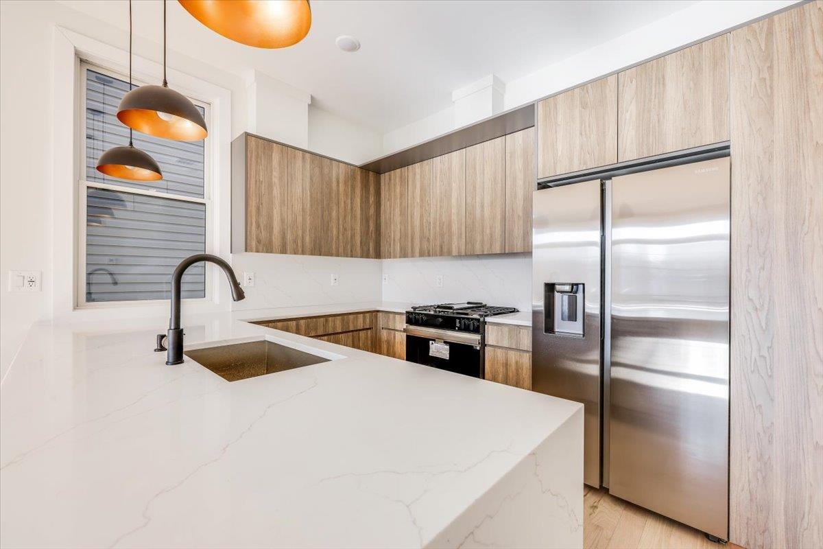 92 ZABRISKIE ST Unit: 1