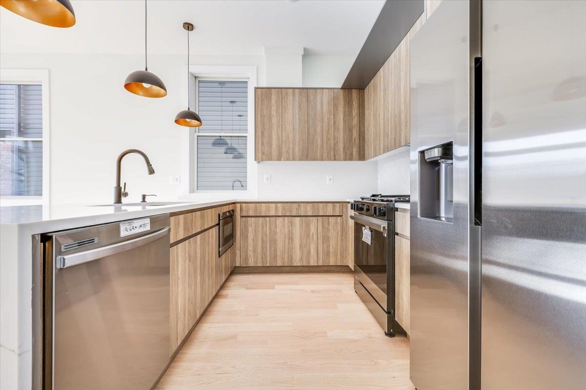 92 ZABRISKIE ST Unit: 1