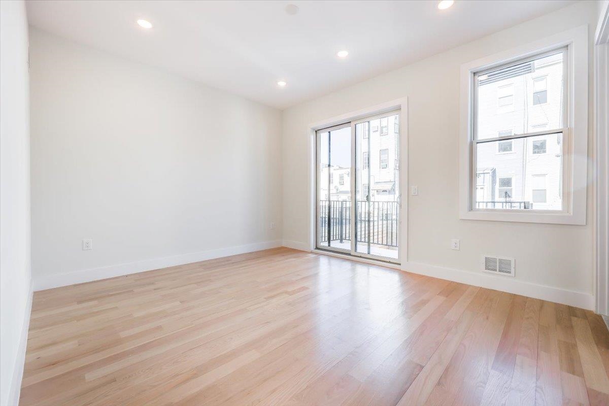 92 ZABRISKIE ST Unit: 1