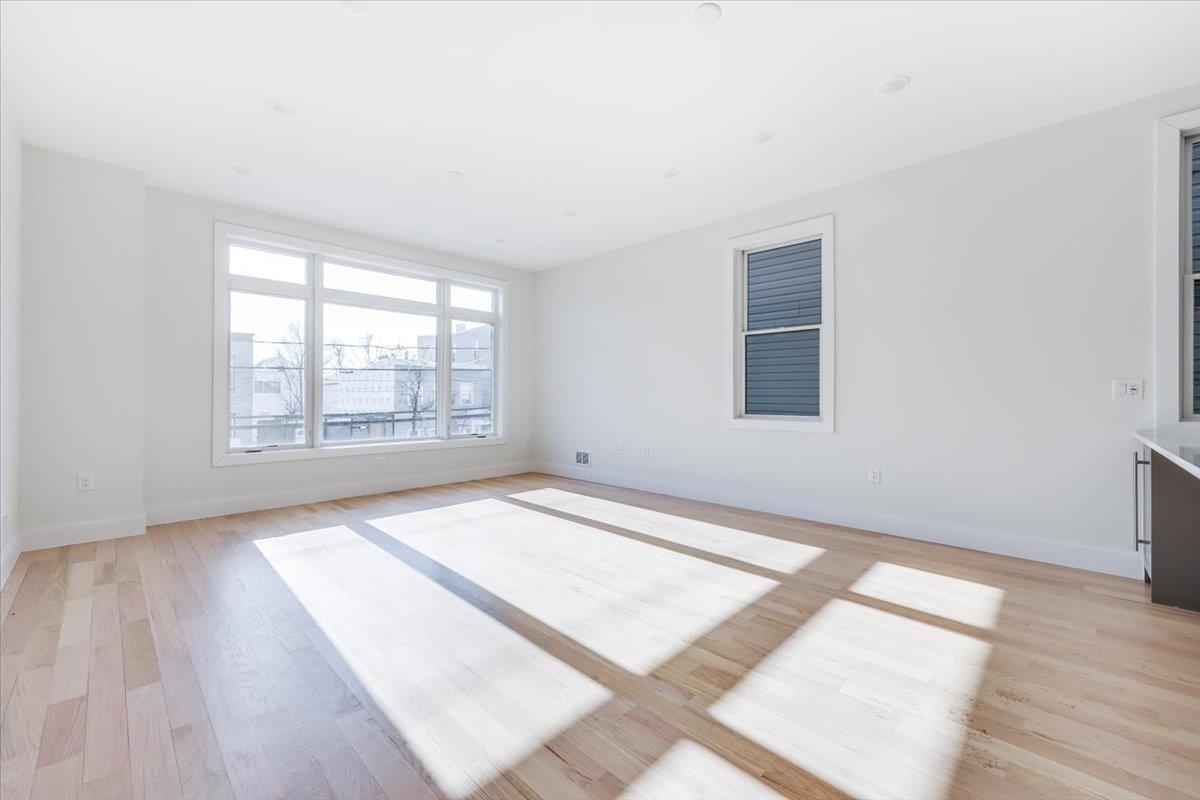 92 ZABRISKIE ST Unit: 1