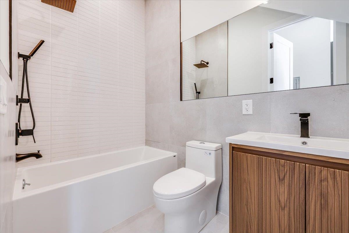 92 ZABRISKIE ST Unit: 1