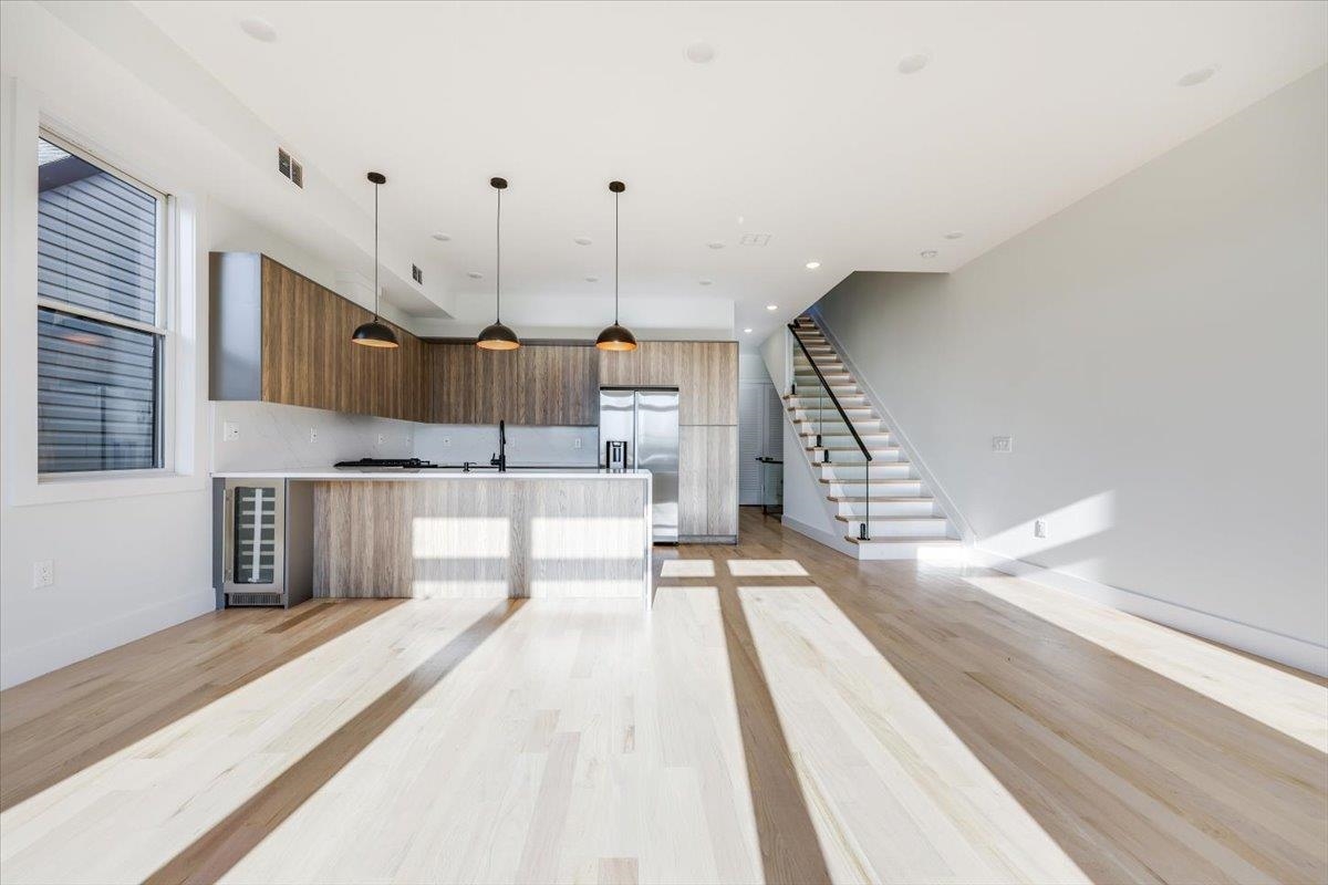 92 ZABRISKIE ST Unit: 2