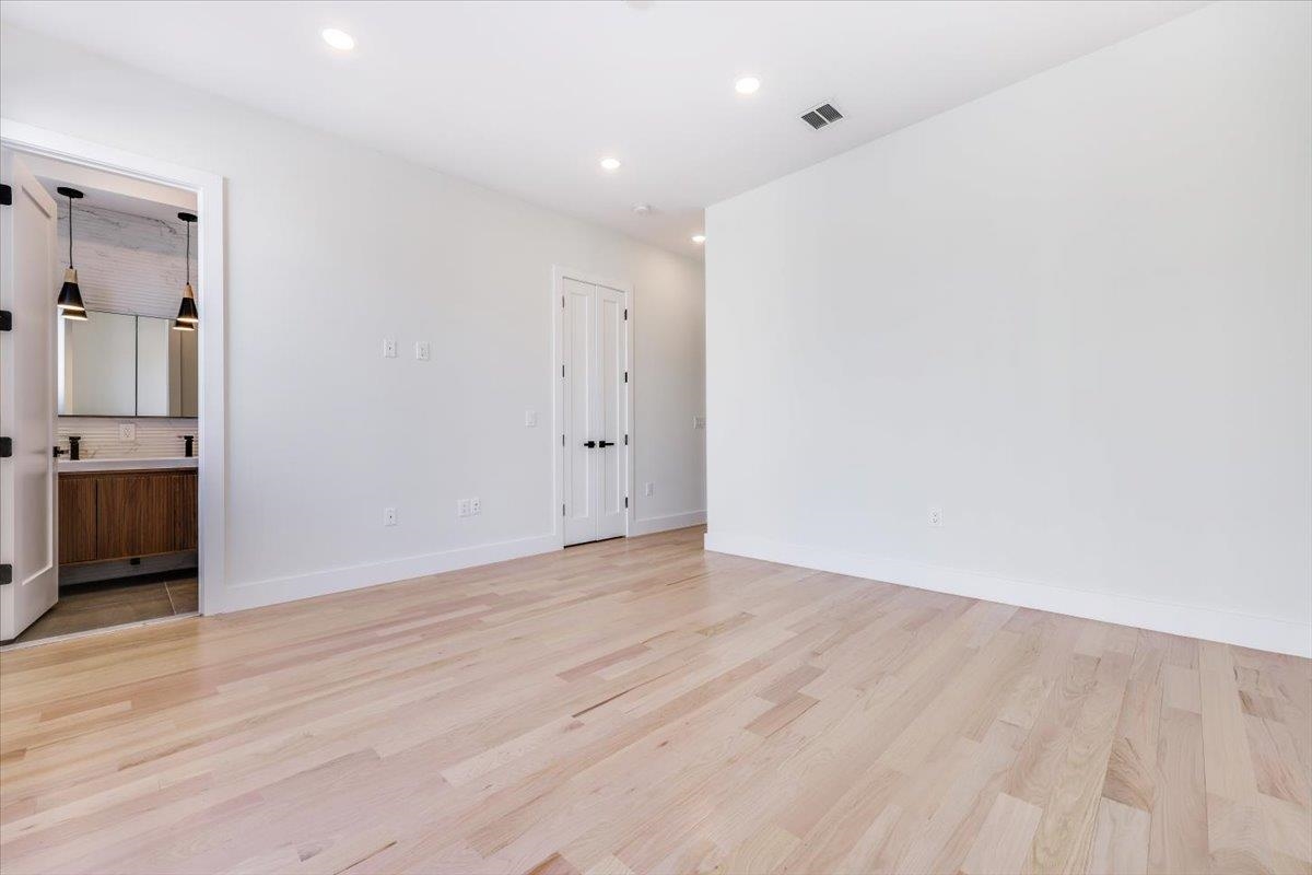 92 ZABRISKIE ST Unit: 2