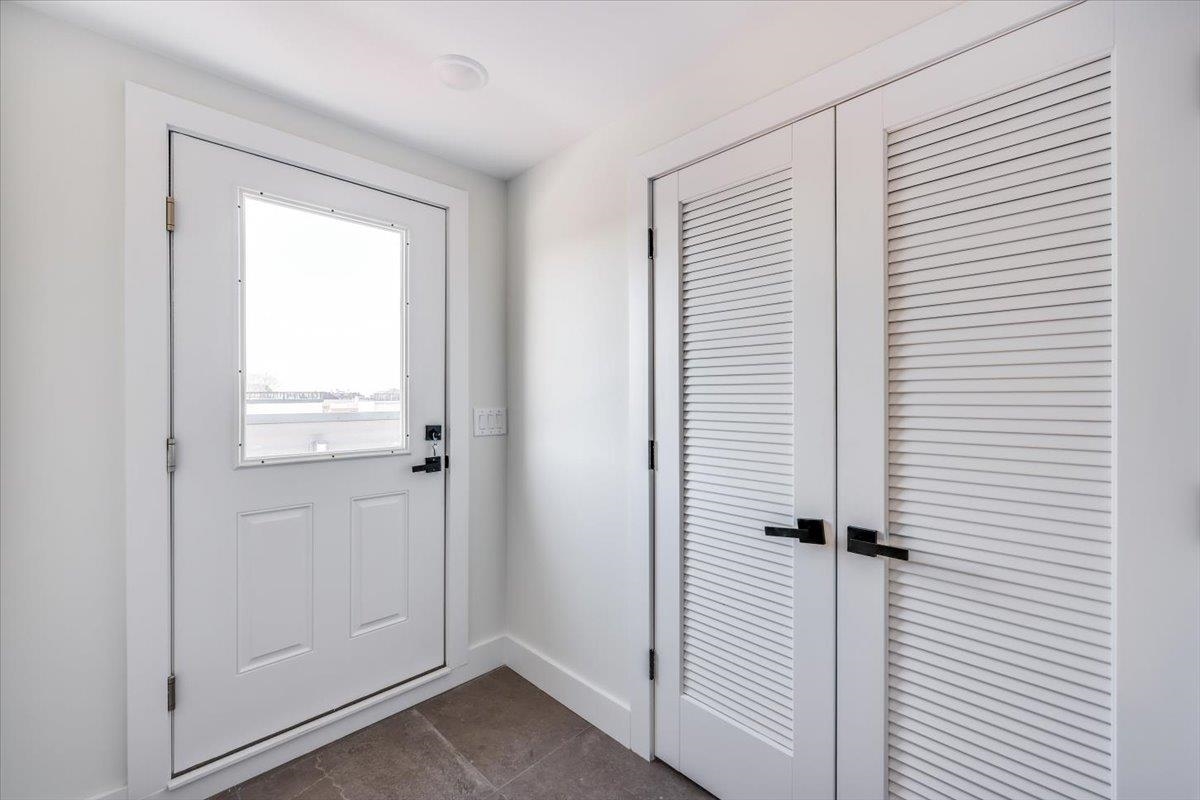 92 ZABRISKIE ST Unit: 2